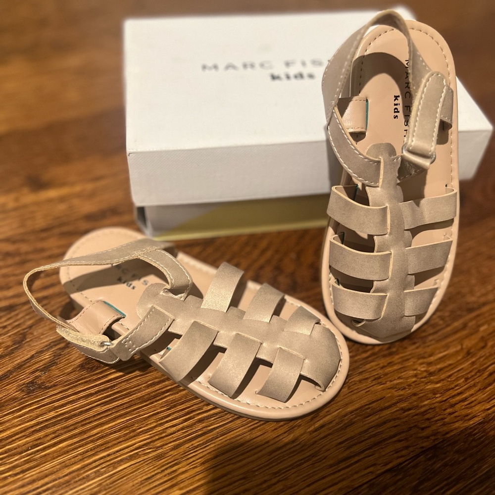 Marc Fisher Girls Tan Sandals 9T